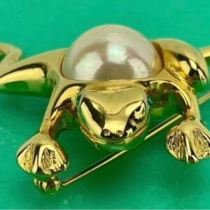 Vintage “KEYES” Gold Frog Brooch with Pearl Accent